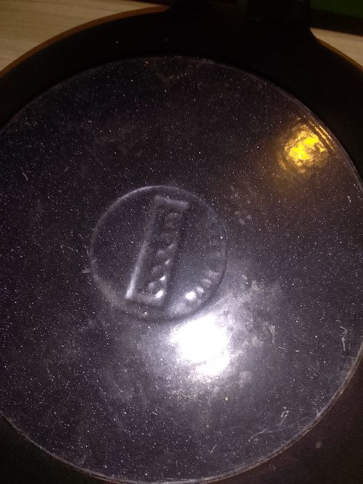 Vând wok din fontă pt camping