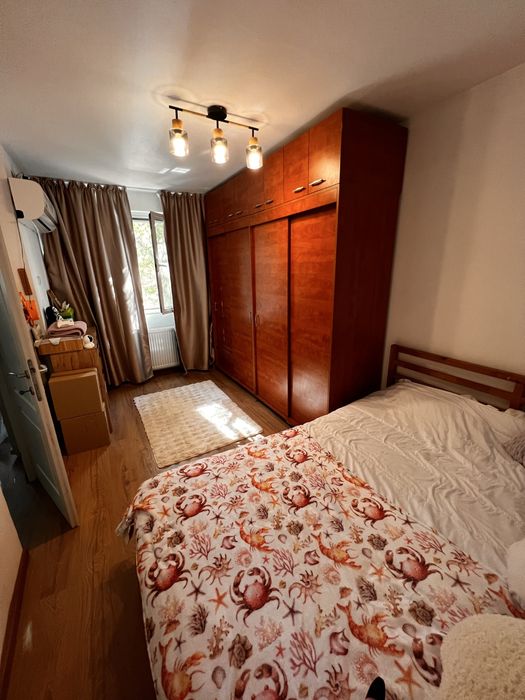 Proprietar Vand Apartament 2 camere 47 mp semidecomandat ,centrala Eroii revolutiei metrou la 100m.
