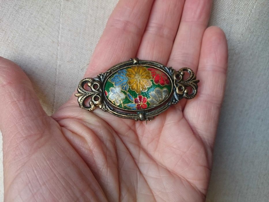 стара японска брошка