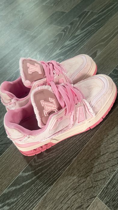 Продам кроссовки