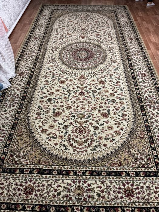 Продается ковер в хорошем состоянии.