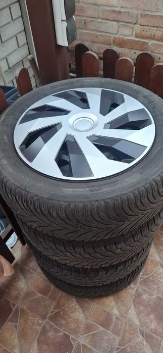 Vând jante de tabla cu anvelope de iarna de audi a3 2010.  205,55,16