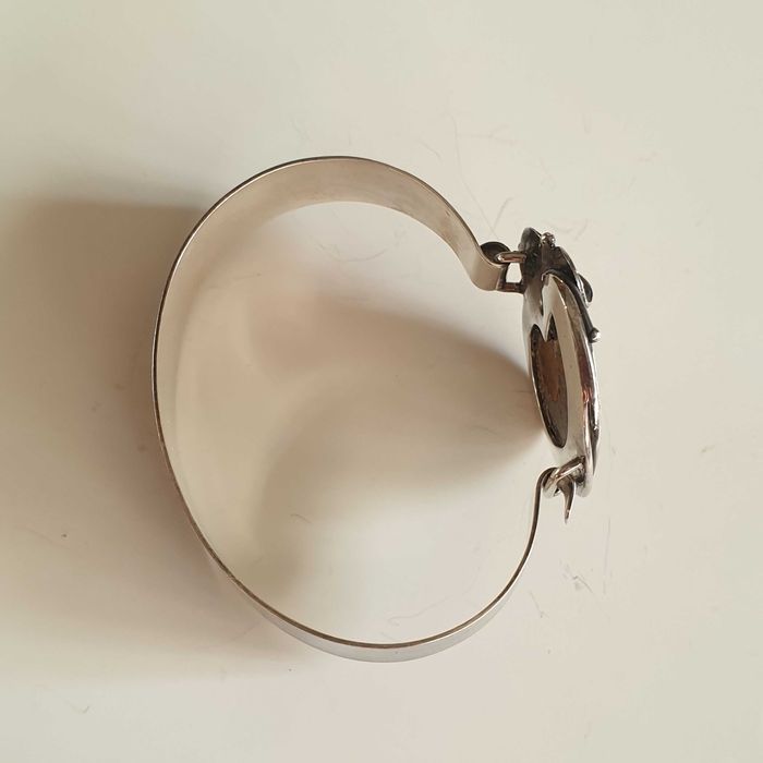 Стара сребърна гривна с Амонит