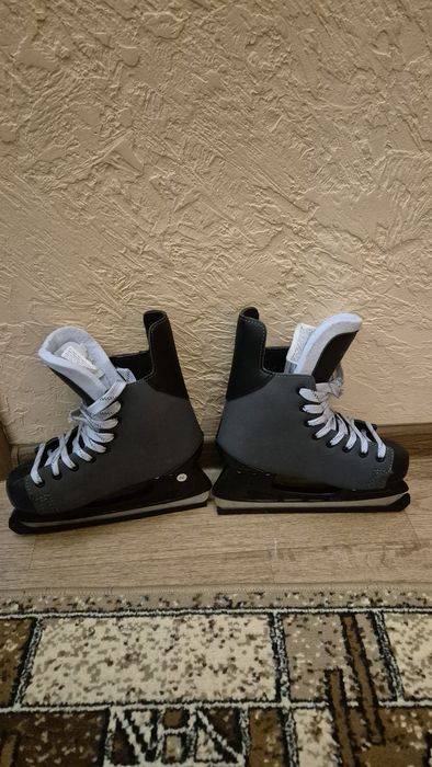 Продам детские коньки