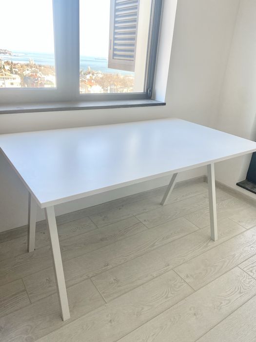 Продавом офис маса /нова/