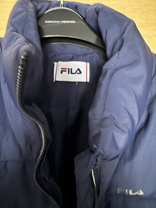 Geaca damă , Fila