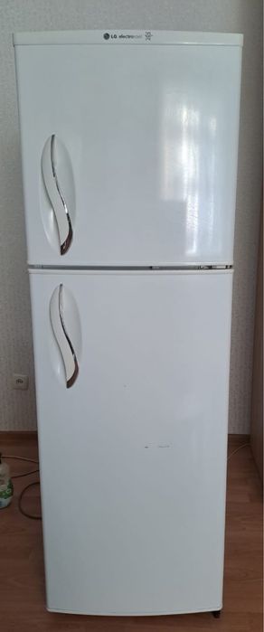 Холодильник с доставкой продам