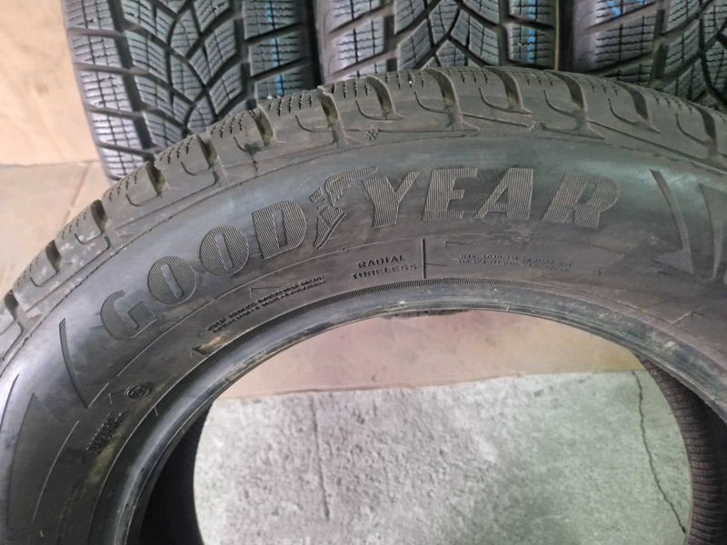 4 Goodyear R17 215/65
зимни гуми за SUV DOT4519