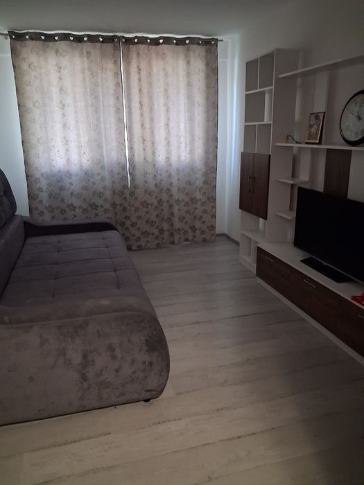 Închiriez apartament