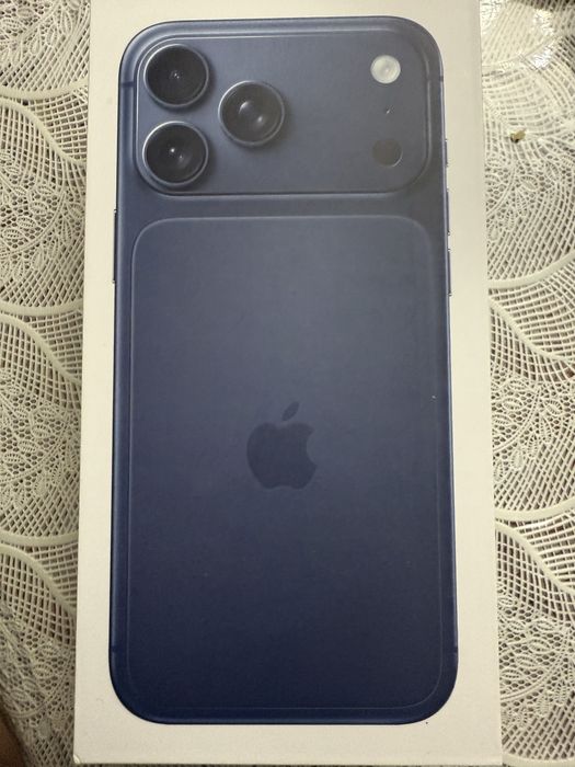 Продам Айфон 17 про макс .