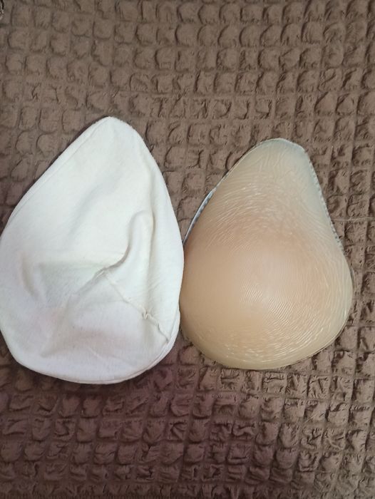 Протез правой груди. Размер 8 идёт на 2-3