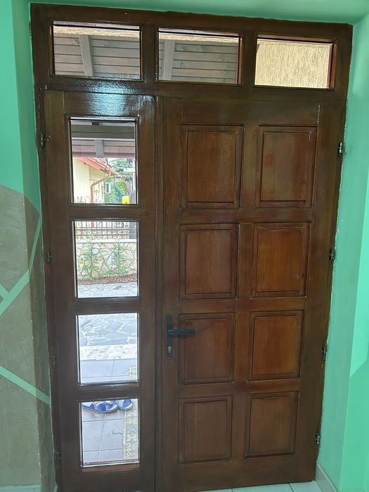 Ușă de intrare din stejar masiv, cu parte laterală și superioară vitrate, fara toc