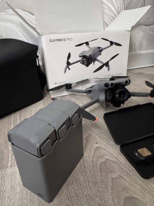 Дрон DJI Mini 5 Pro Fly More Combo (DJI RC-N3) серый