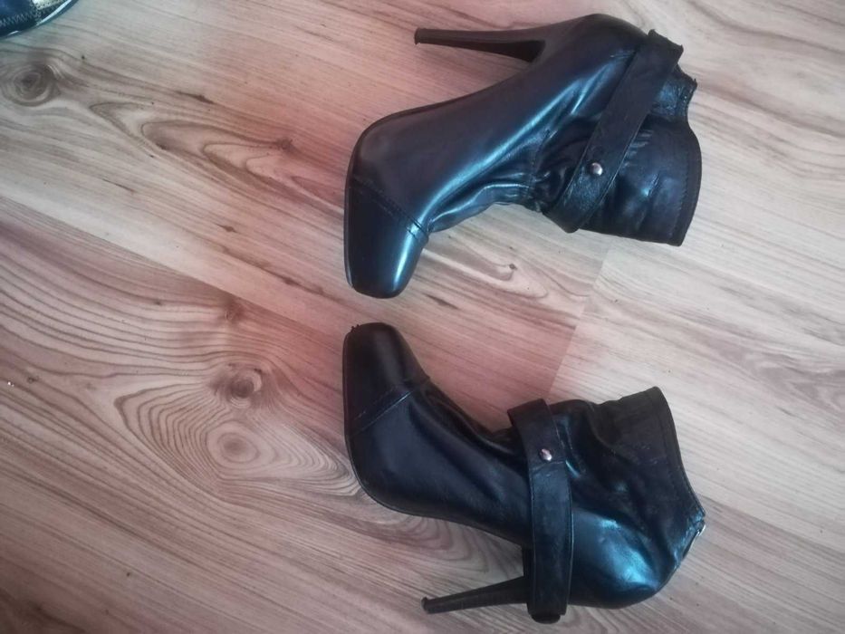 черни боти на висок ток и платформа