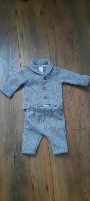 Lot haine pentru bebeluși. Lotul contine mărimea 62, 3-6 luni,