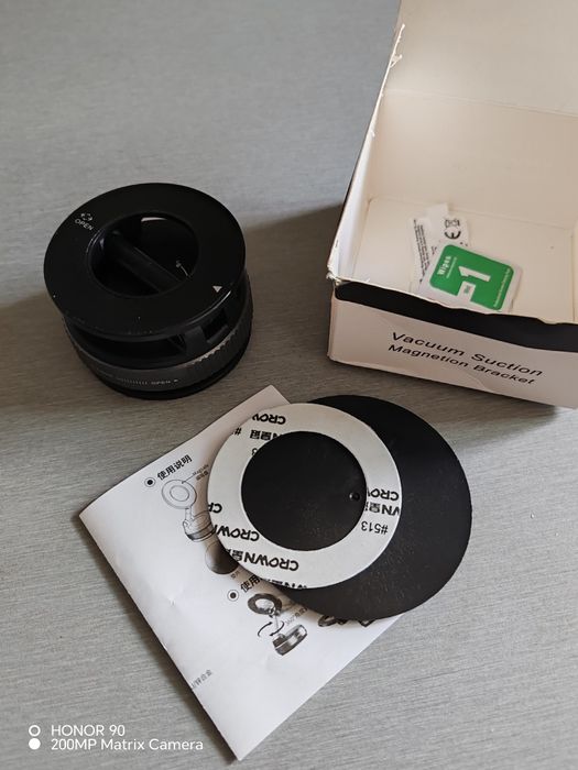 Магнитна стойка за телефон в автомобил