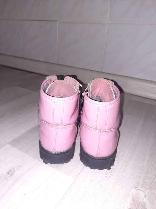 Продам демисезонные ботинки на девочку 27 р