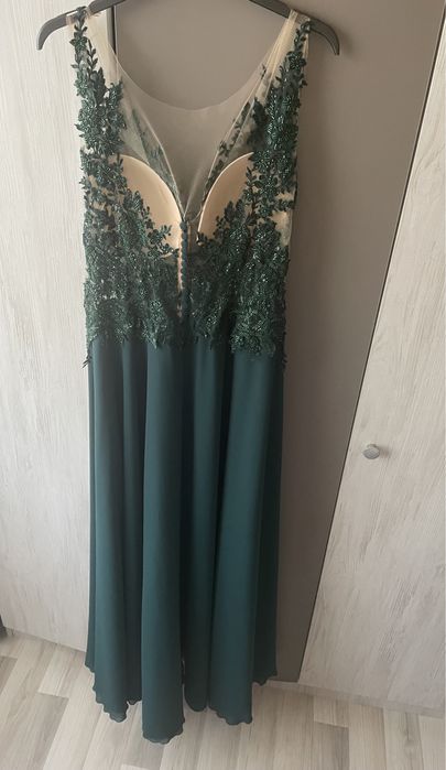 Официална рокля.