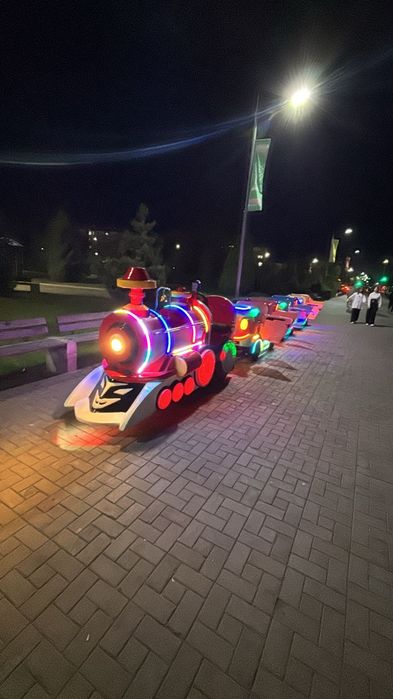 Паровоз, поезд,  паровозик Аттракцион