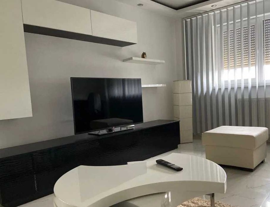 Дава се под наем Едностаен апартамент в Пловдив, Младежки Хълм - 28 кв.м за 200 € - Снимка #2