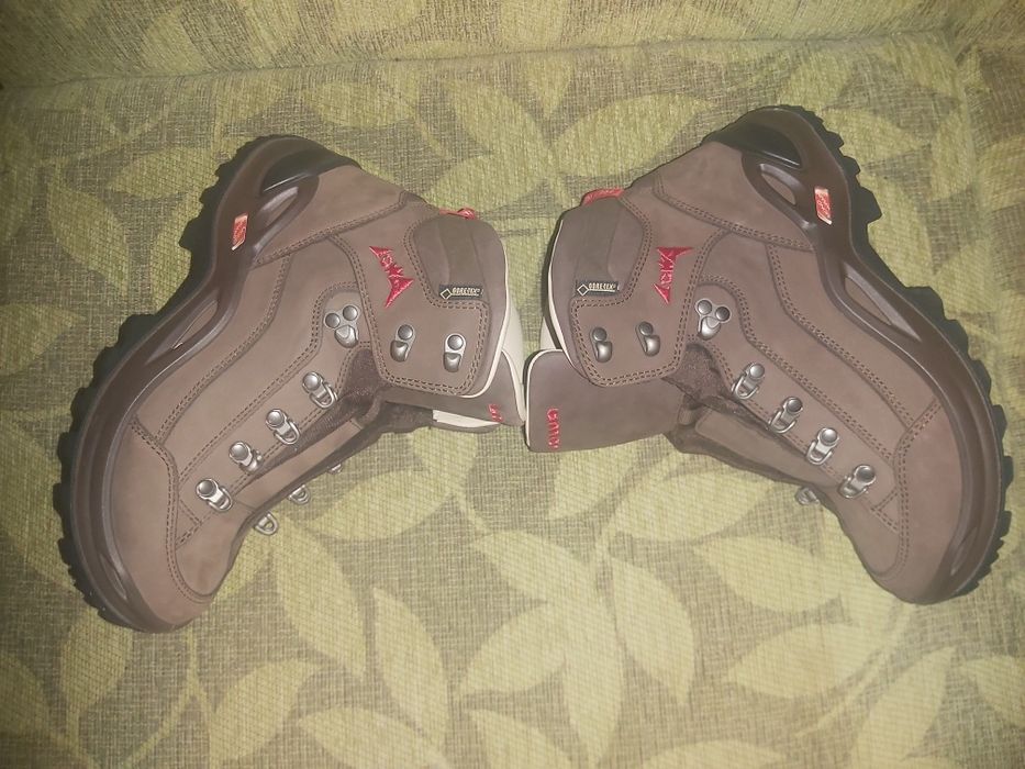 Дамски туристически обувки Lowa GTX