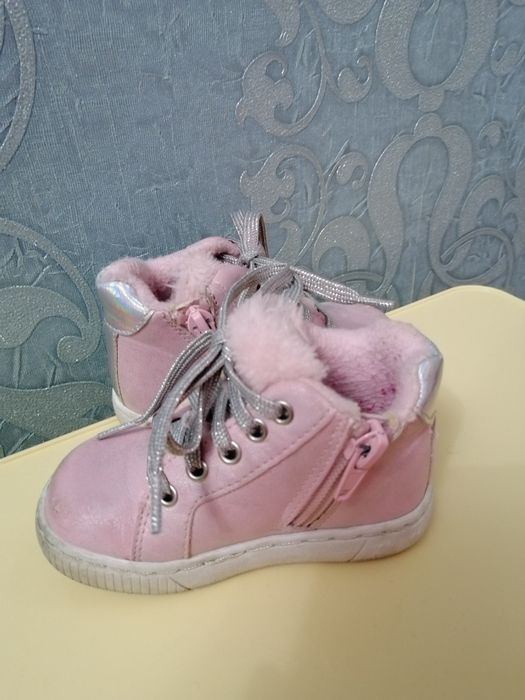 Ботиночки на девочку, размеры 23,18