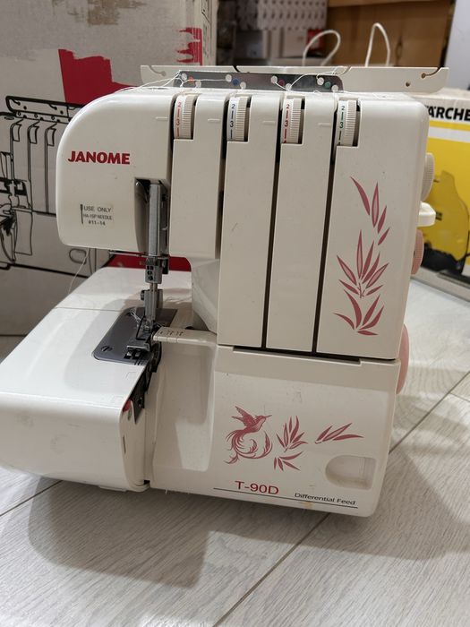 Продам оверлок janome