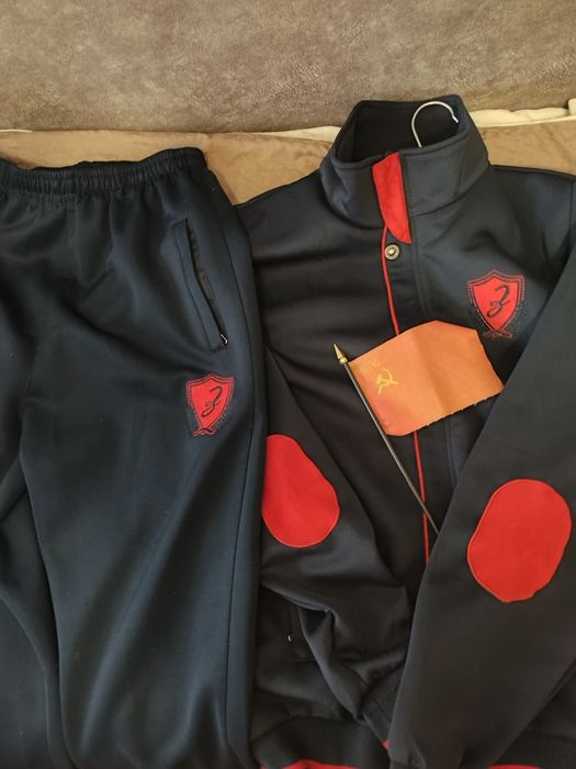 Продам спортивный костюм