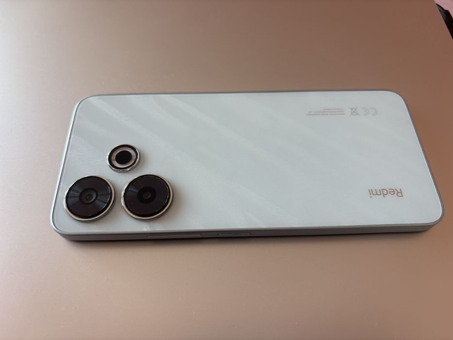 Продавам Xiaomi Redmi 13