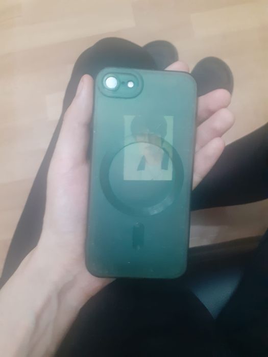 Продаю IPhone 7 black