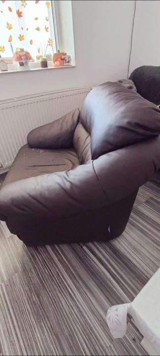 Canapea extensibilă + două fotolii imitație piele