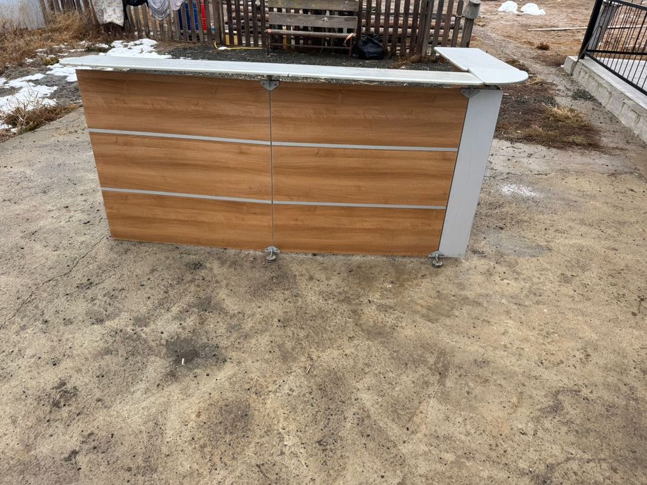 Ресепшнге стол бу