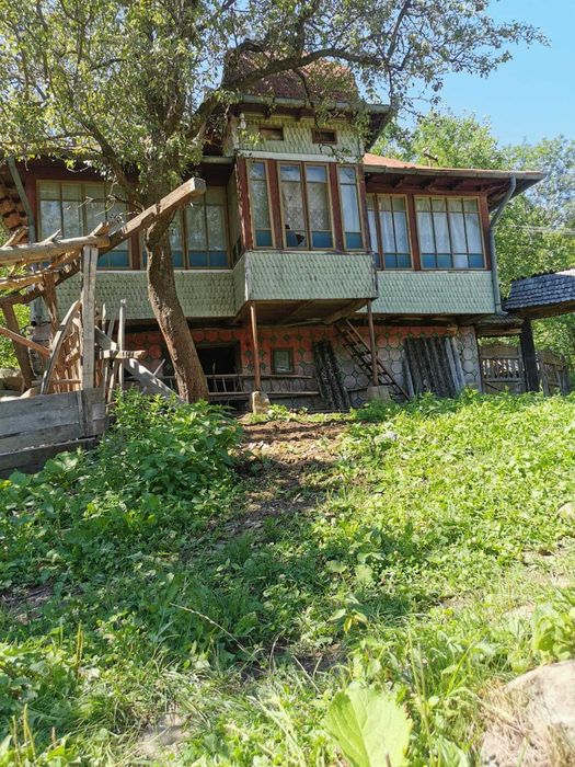 Teren si constructii situate in intravilan 7.780 mp, comuna Bertea, sat Lutu Rosu, Prahova