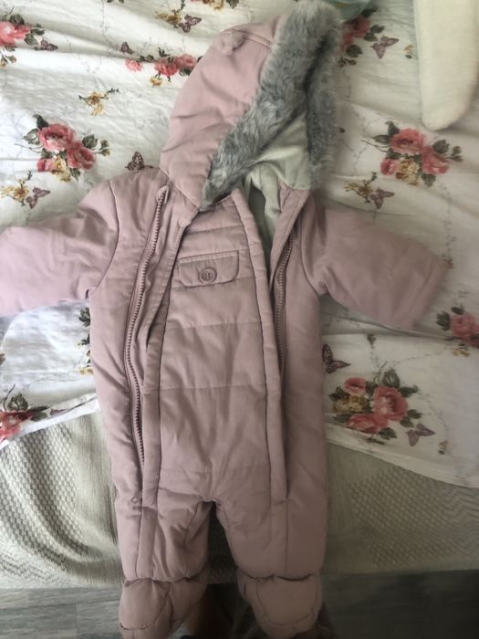 Salopete iarna  si ghete fetita