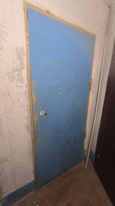 Продам железную дверь бу