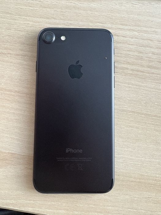 Apple IPhone 7 32 GB Перфектен