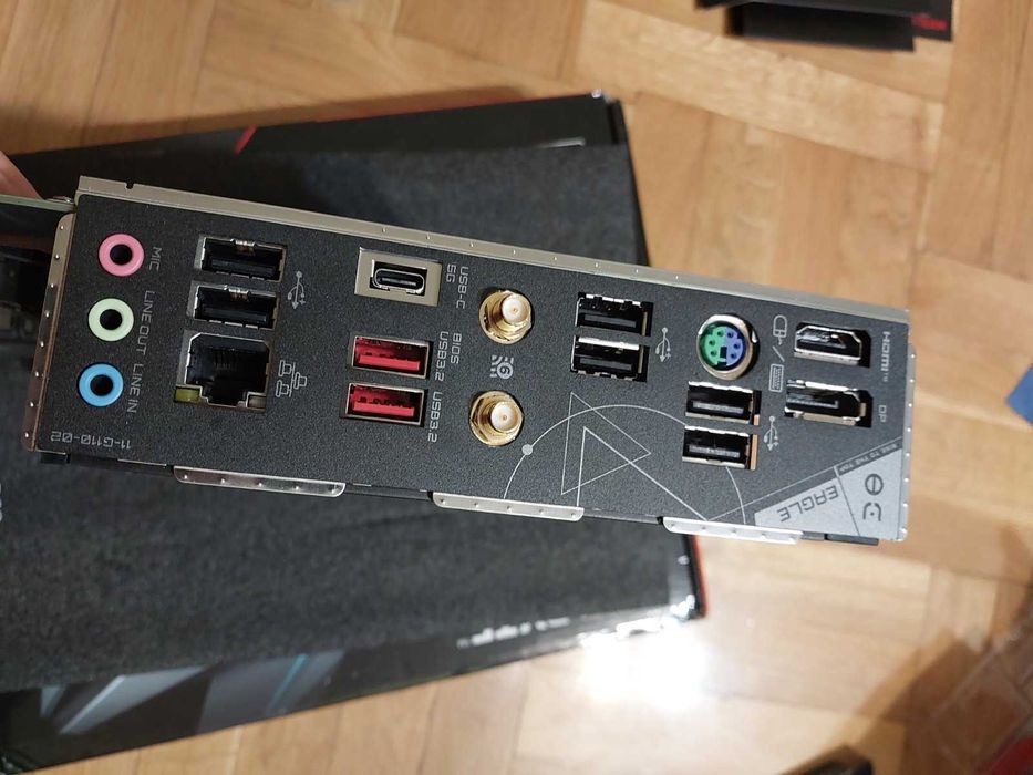 AMD Ryzen 5 7600X + Gigabyte B650 Eagle AX Wi-Fi