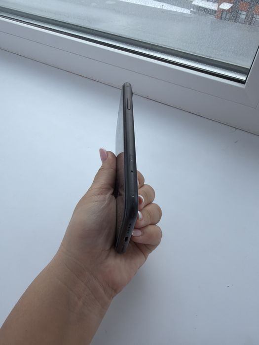 Iphone 10 XR б/у отличное состояние