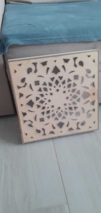 tavita frumoasa de servit din D