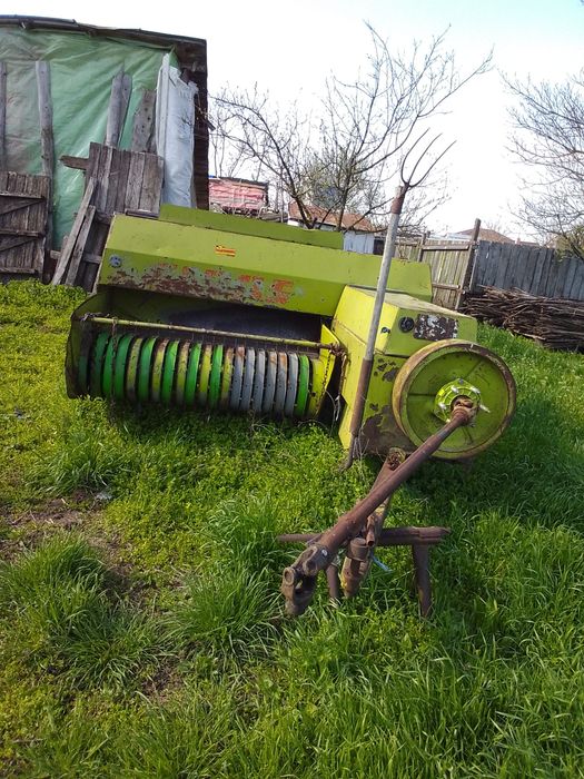 Vind presă baloți in stare foarte buna de funcționare