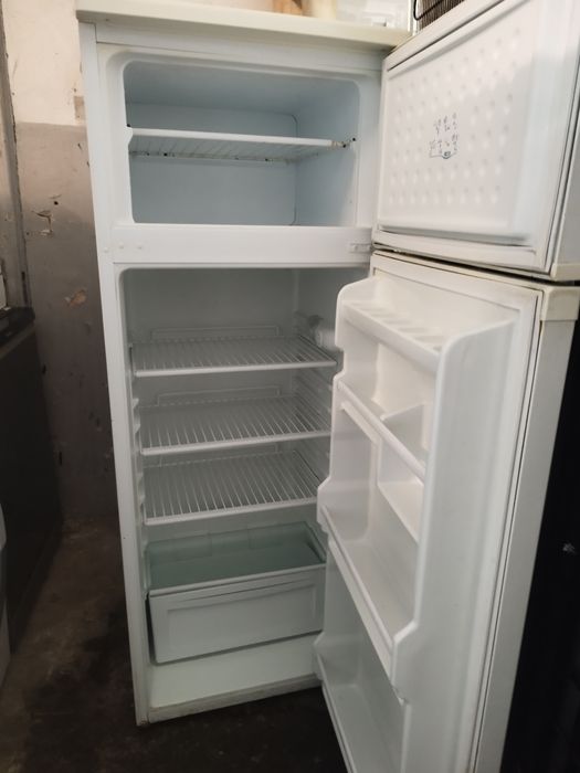 Хладилник с камера Hyundai