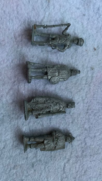 Оловни войници от времето на соца