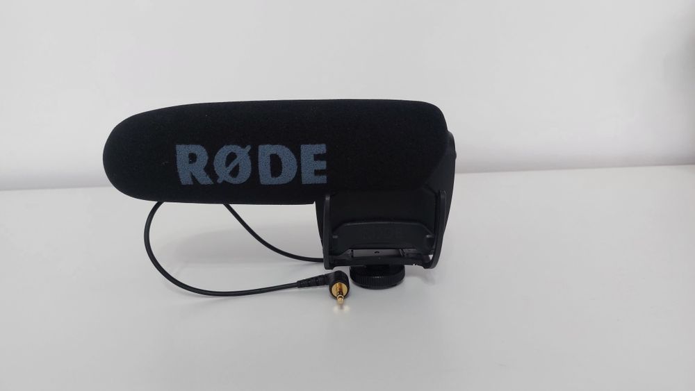Microfon Rode cu sistem de suspensie