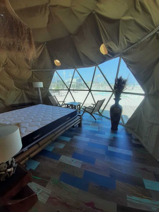 Igloo glamping premium 30 mp,crem,izolatie aluminiu,geam sticla
