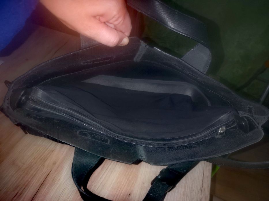 Черна кожена дамска чанта ZIGN