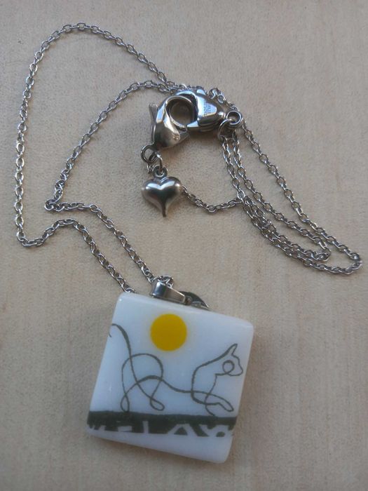 Авторско колие (медальон) от порцелан "Котка"