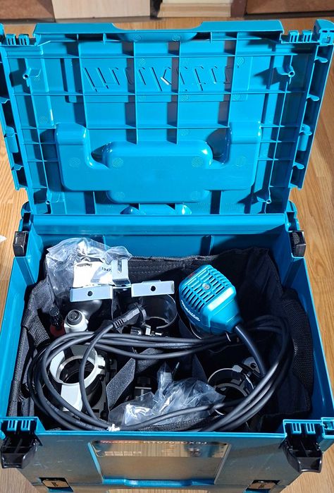 Нова оберфреза makita RT 0702