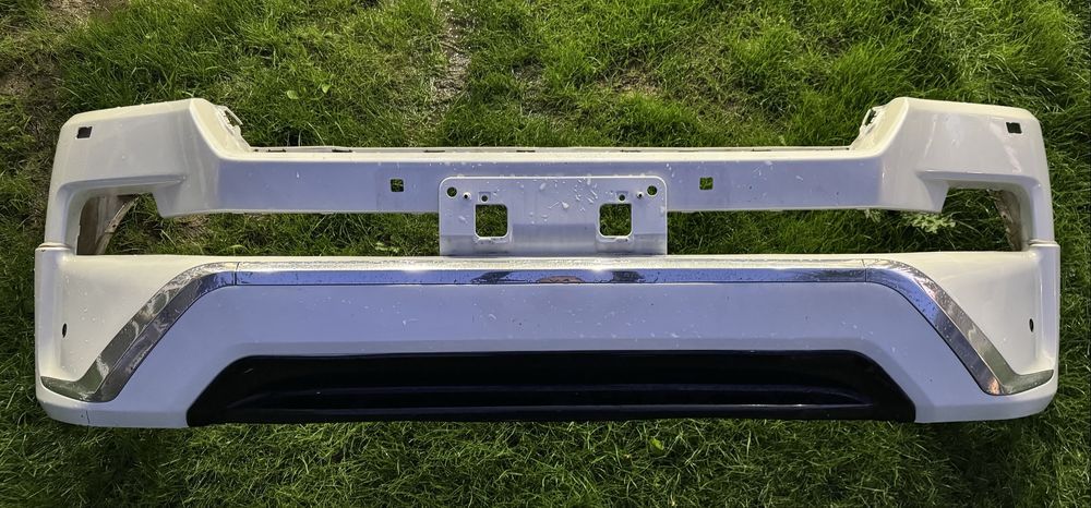 Бампер оригинал на Land cruiser 200