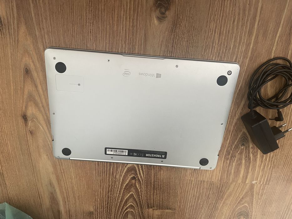 Vand laptop trekstor primebook p148 defect