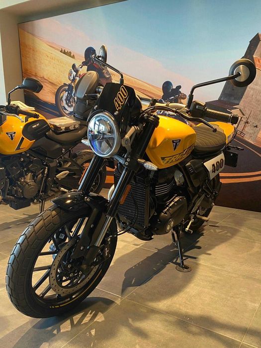 Motocicleta Triumph Tracker 400 2026 | Finantare rapida